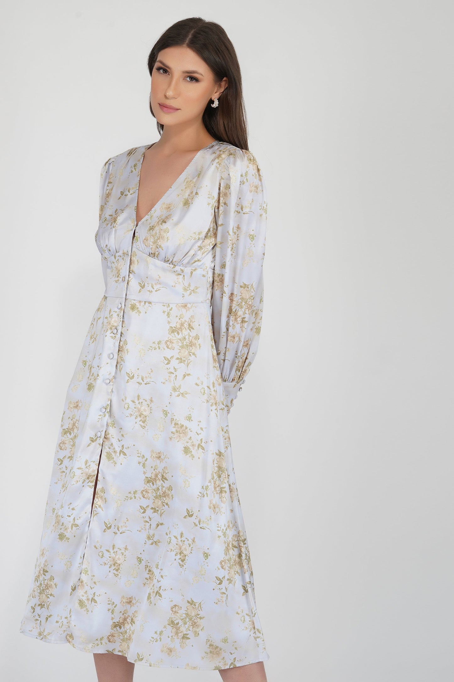  Tessa Long Sleeve Satin Midi Dress In Champagne